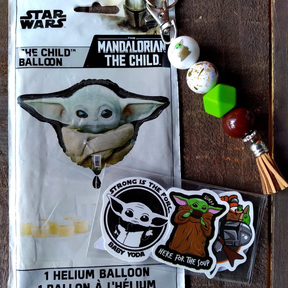 YODA GIFT SET BALLOON KEYCHAIN STICKERS MANDALORIAN THE CHILD STAR WARS BIRTHDAY